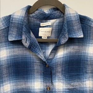 Women’s American Eagle Outfitters Blue and White Plaid Button-Down Shirt- Size L